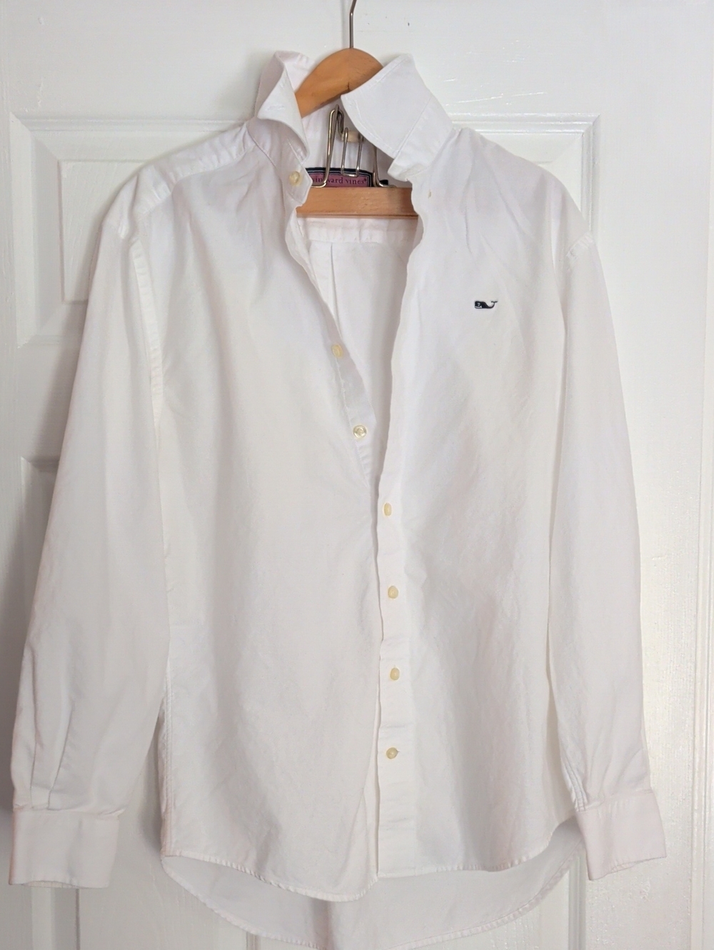 Vineyard Vines Men's White Button-Down Dress Shirt with Navy Whale Logo